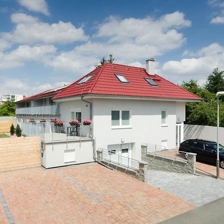 Pension Zlicin Прага Екстериор снимка