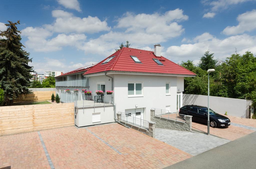 Pension Zlicin Прага Екстериор снимка
